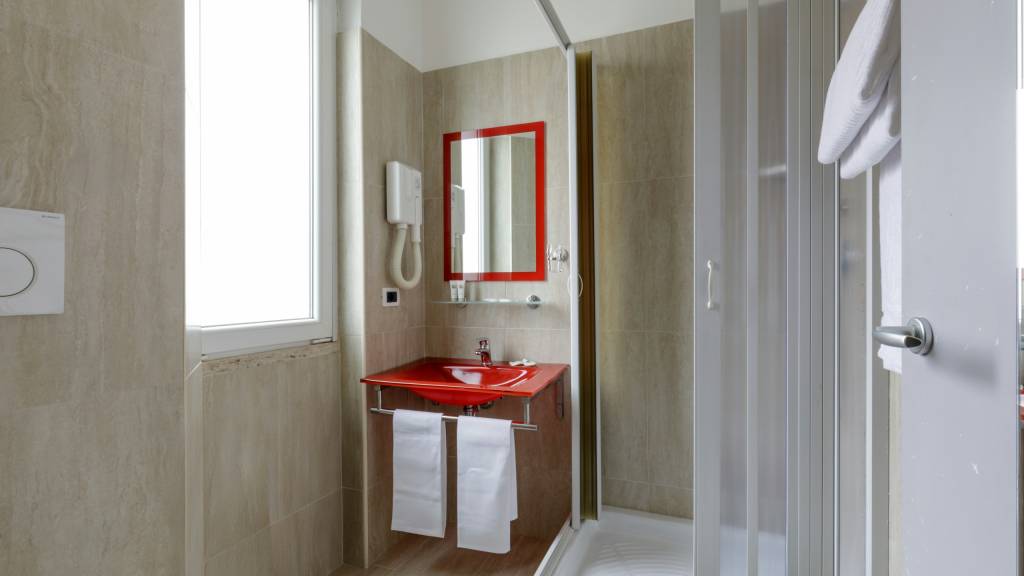 Hotel-Marcaurelio-Roma-Foto-Aprile-2025-bagno-standard-1 Hotel-Marcaurelio-Roma-Foto-Aprile-2025-bagno-standard-1