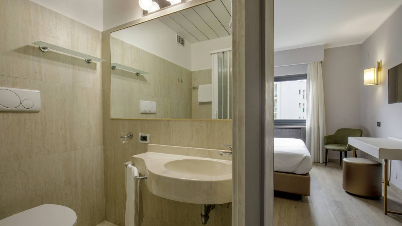Hotel-Marcaurelio-Roma-Foto-Aprile-2025-bagno-standard-3 Hotel-Marcaurelio-Roma-Foto-Aprile-2025-bagno-standard-3