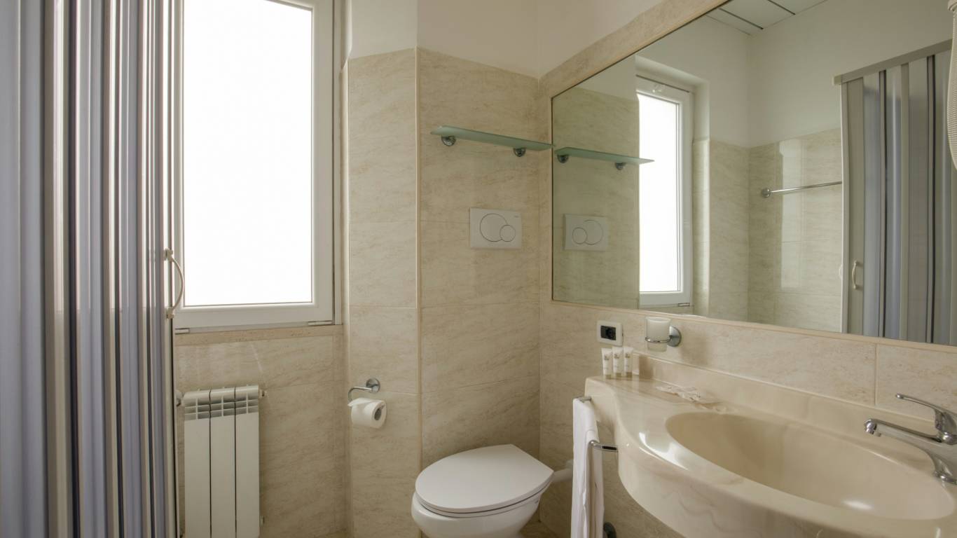 Hotel-Marcaurelio-Roma-Foto-Aprile-2025-bagno-standard-4 Hotel-Marcaurelio-Roma-Foto-Aprile-2025-bagno-standard-4