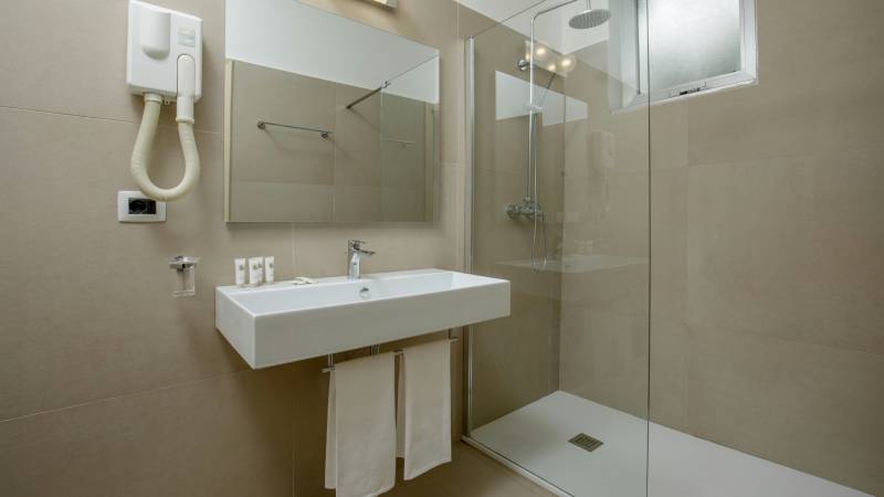 Hotel-Marcaurelio-Roma-Foto-Aprile-2025-bagno-quadrupla-1