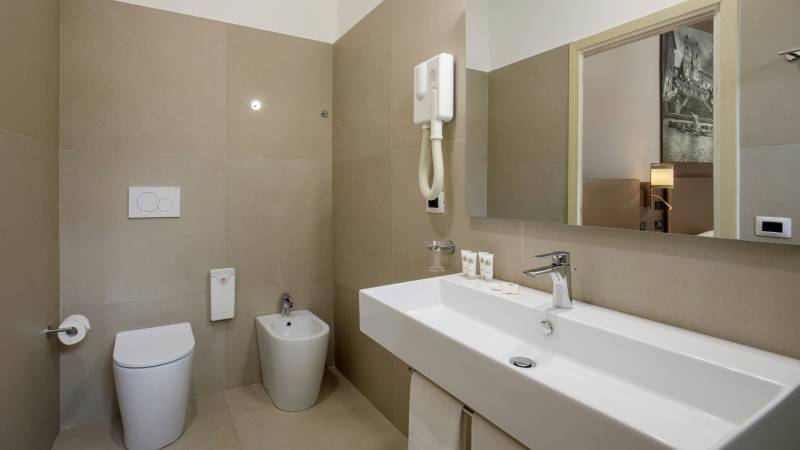 Hotel-Marcaurelio-Roma-Foto-Aprile-2025-bagno-quadrupla-2