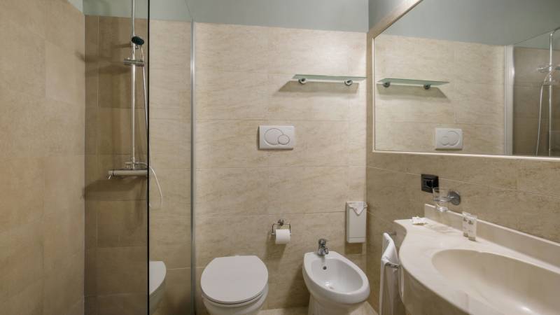 Hotel-Marcaurelio-Roma-Foto-Aprile-2025-bagno-superior-2